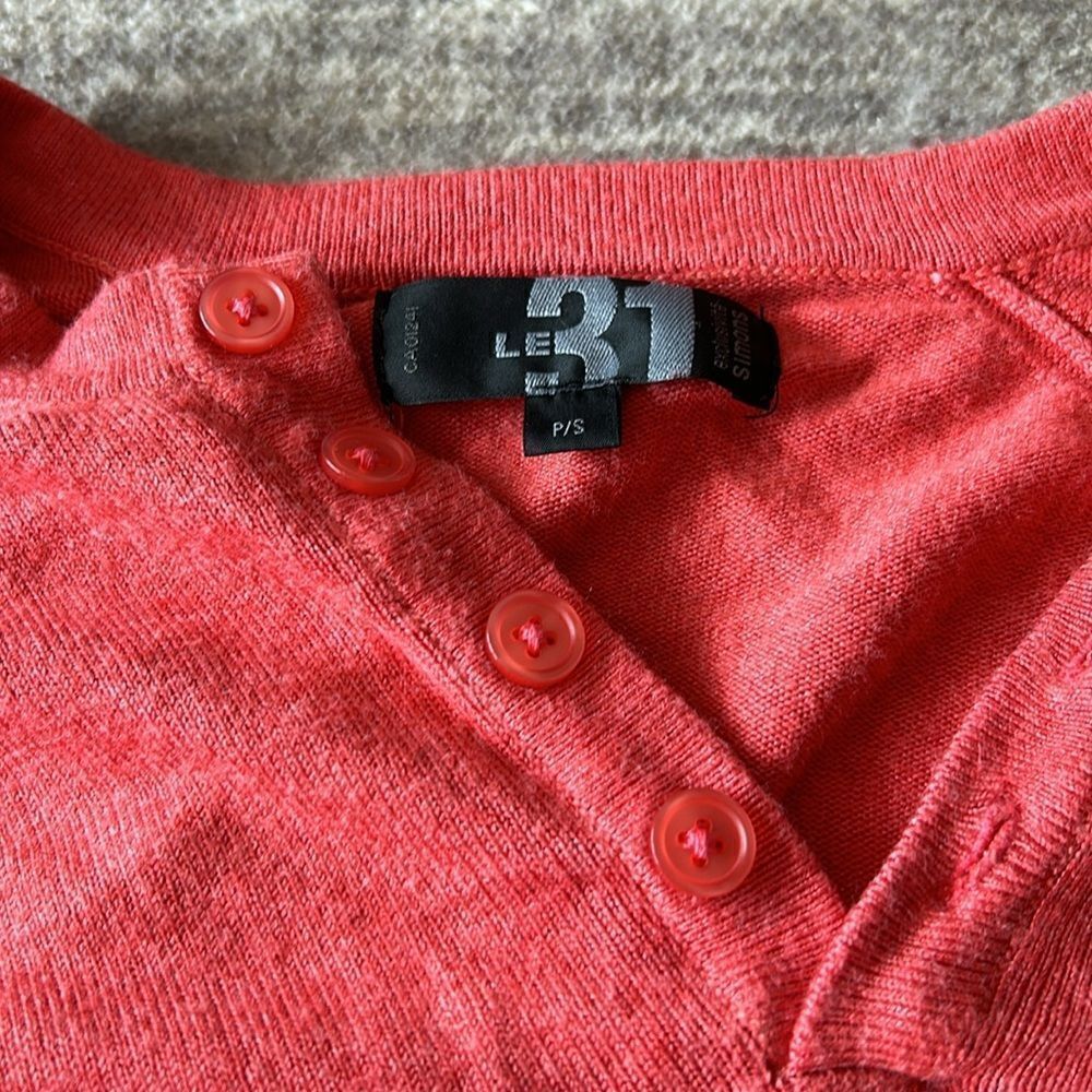 LE 31- long sleeve - Picture 2 of 5